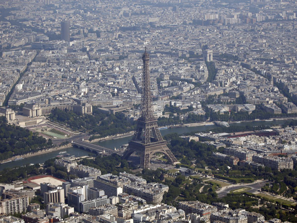 Эйфелева башня  - символ Парижа