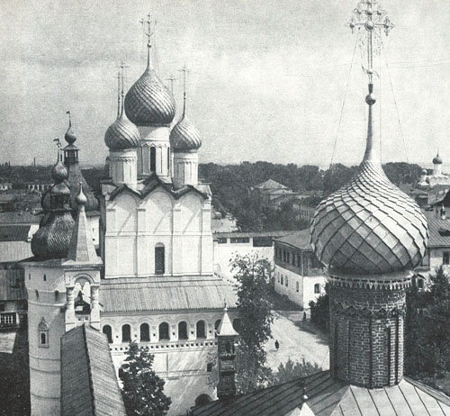 Ростовский кремль. Церковь Воскресения с запада