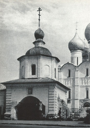 Ростовский кремль. Ворота в ограде Успенского собора